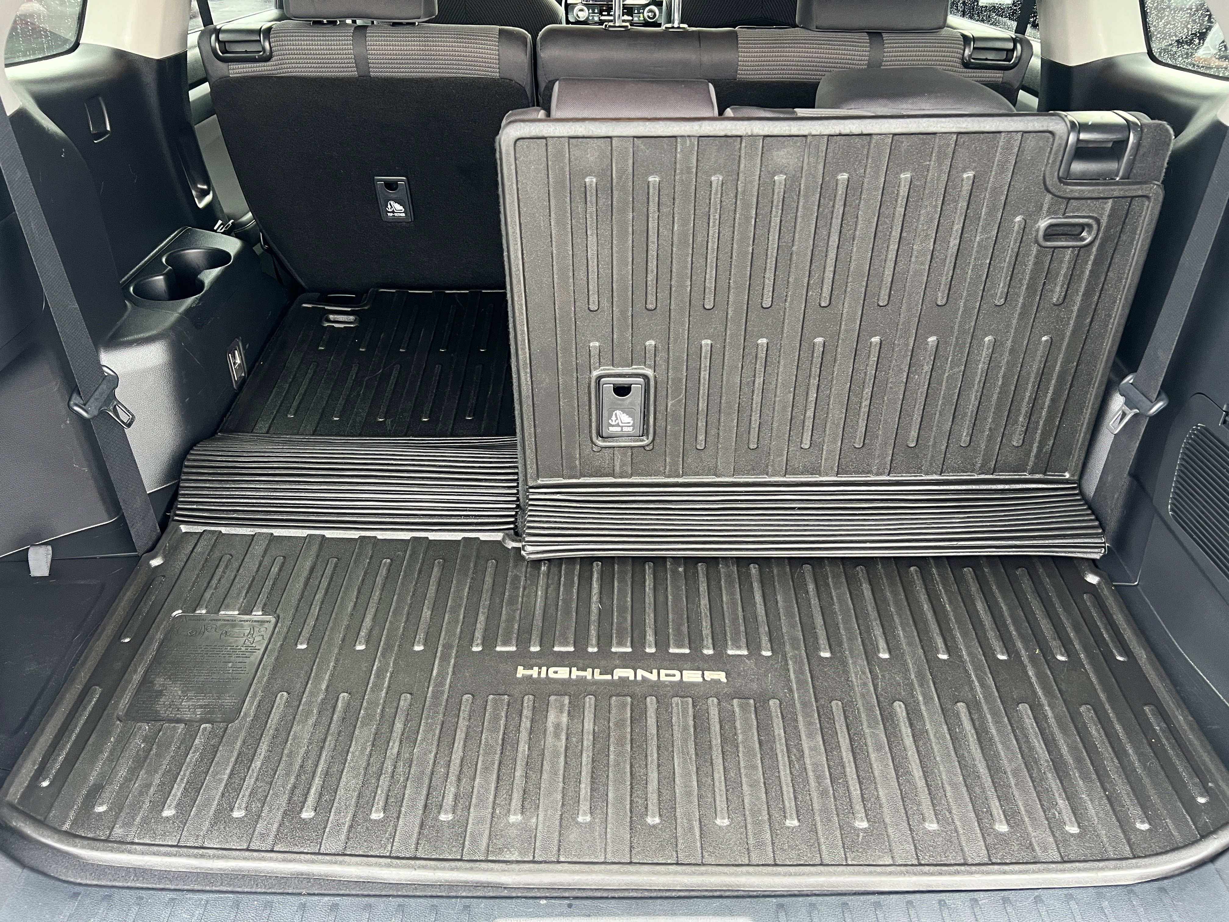 Used 2022 Toyota Highlander L image 18