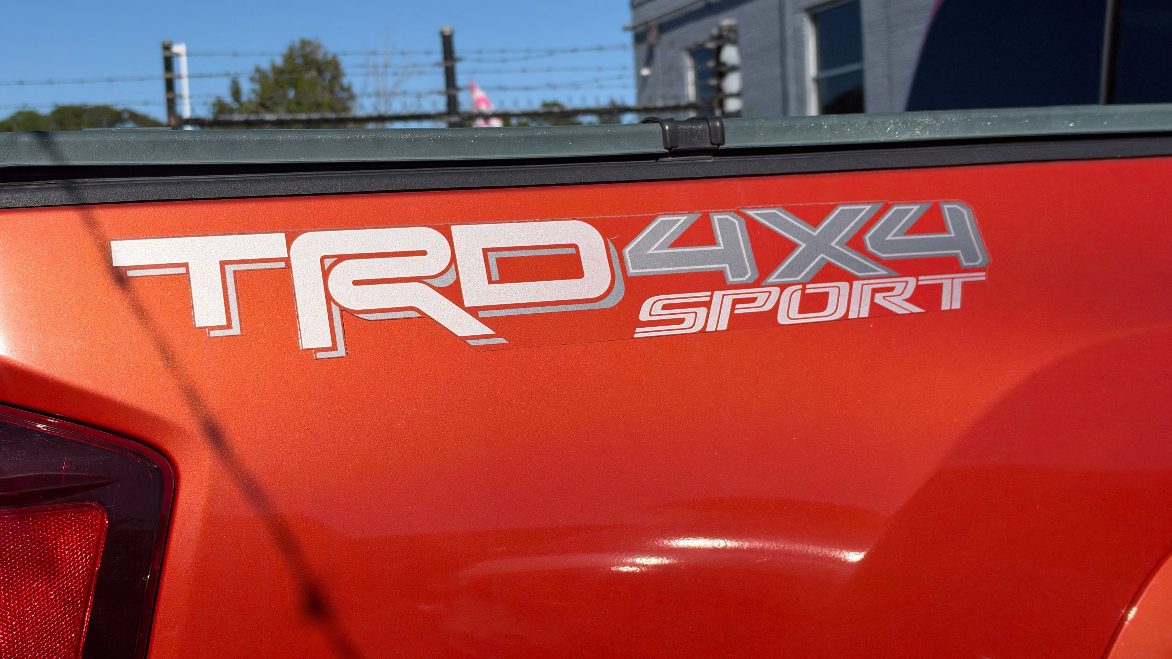 Used 2018 Toyota Tacoma TRD Sport AWD/4WD image 9
