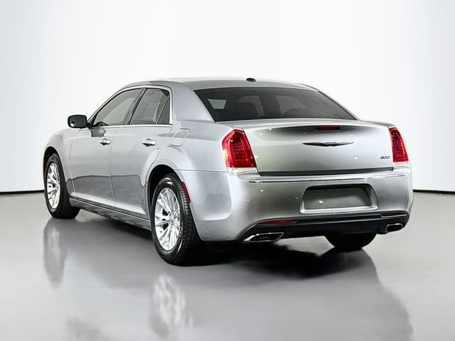 Used 2017 Chrysler 300 Touring w/ Value Package RWD image 5