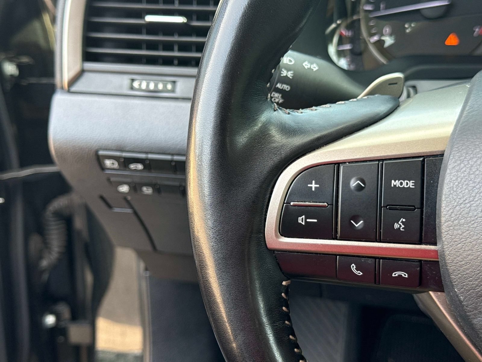 Used 2021 Lexus RX 350L FWD w/ Premium Package image 25