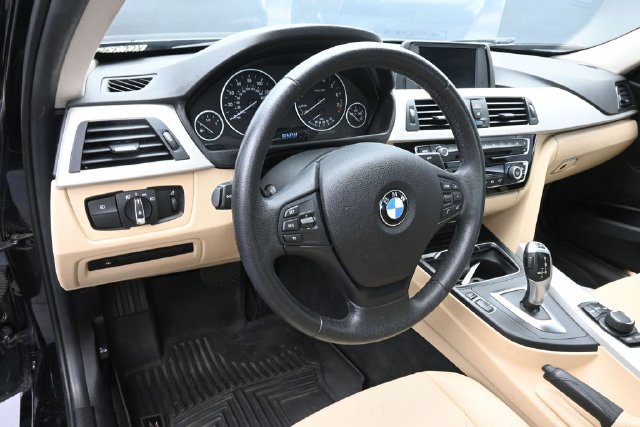 Used 2018 BMW 320i xDrive Sedan AWD/4WD image 25