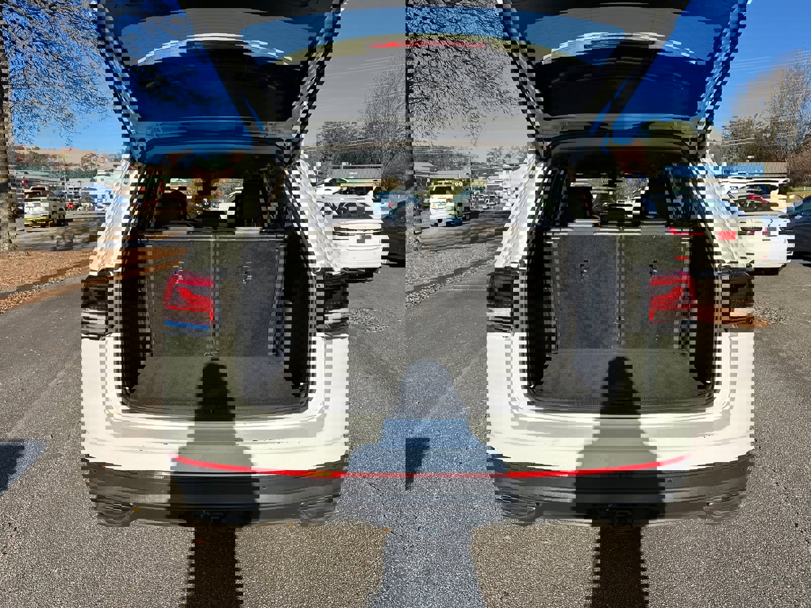 Used 2024 Volkswagen Atlas SE image 18