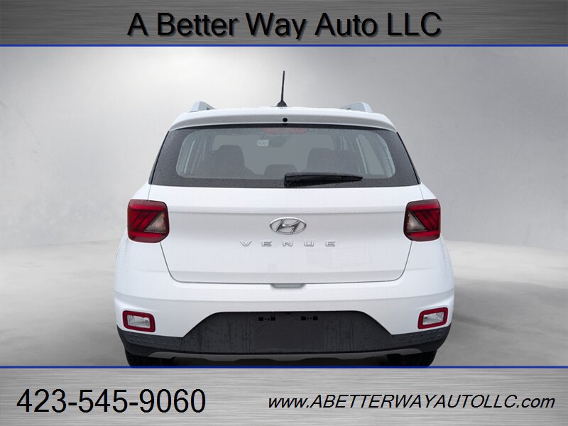 Used 2025 Hyundai Venue Limited FWD image 6