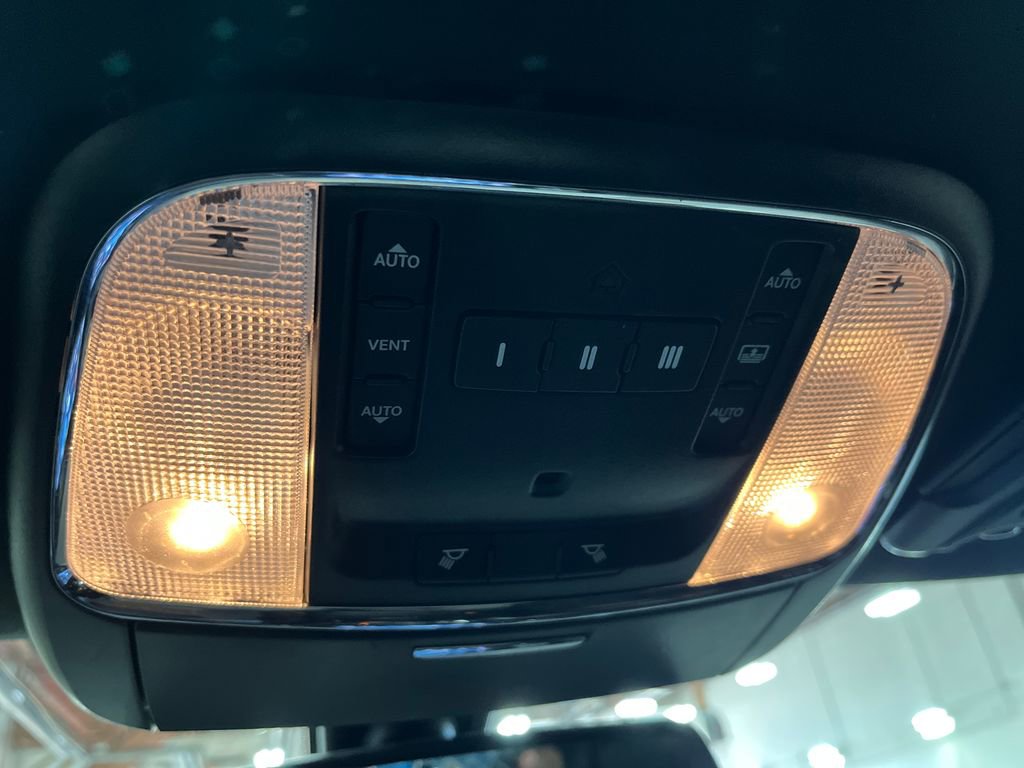 Used 2018 Chrysler 300 S w/ 300S Premium Group image 18