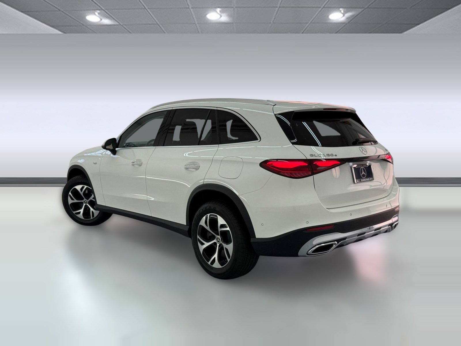 Used 2025 Mercedes-Benz GLC 350e 4MATIC image 3