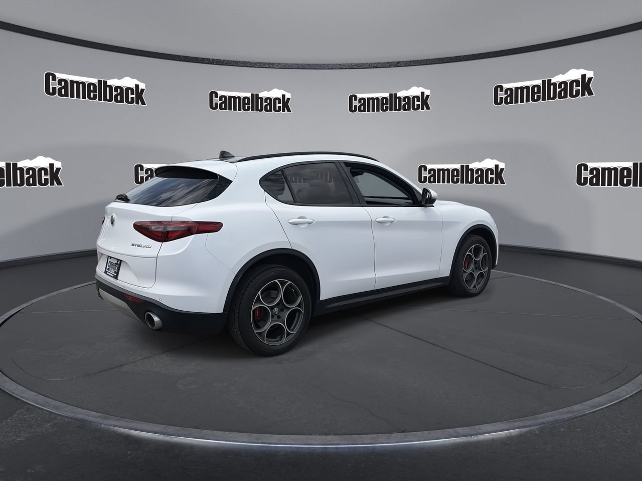 Used 2018 Alfa Romeo Stelvio Sport w/ Quick Order Package 22J Sport AWD/4WD image 7