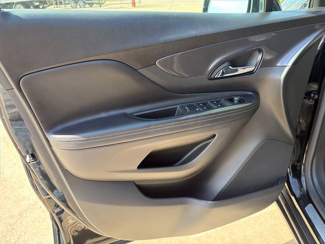 Used 2021 Buick Encore Preferred AWD/4WD image 12