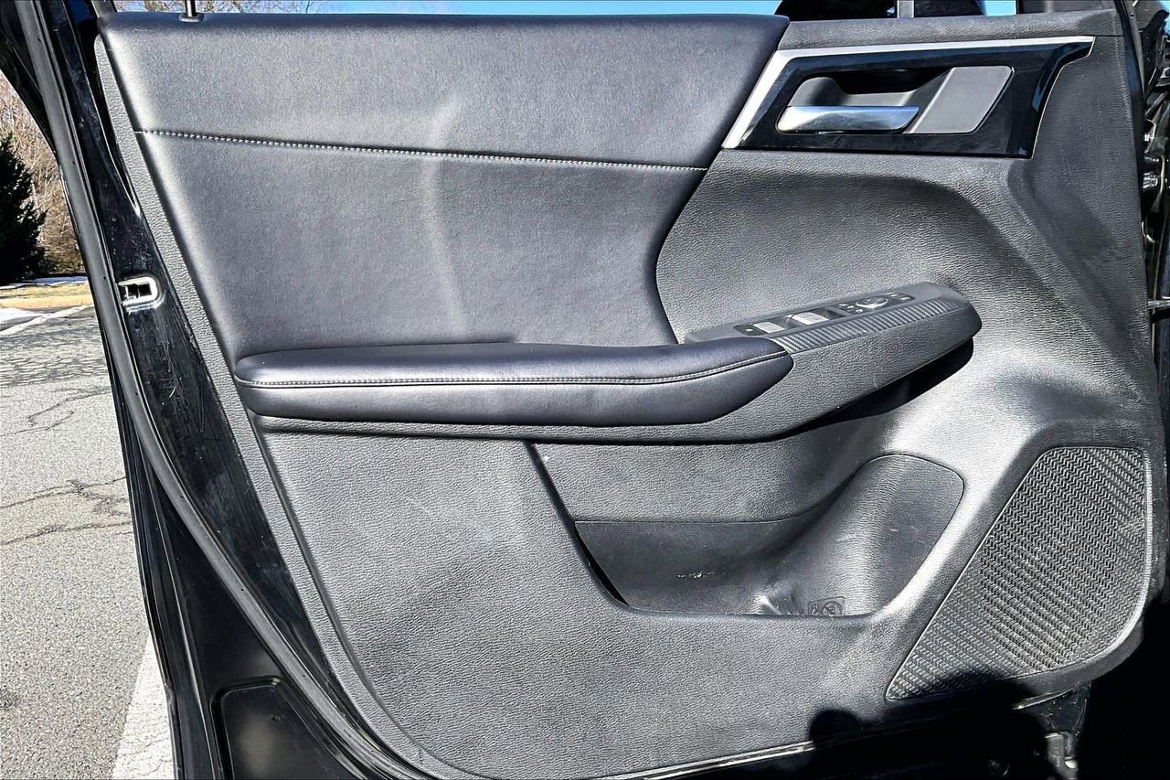 Used 2024 Mitsubishi Outlander SE image 27