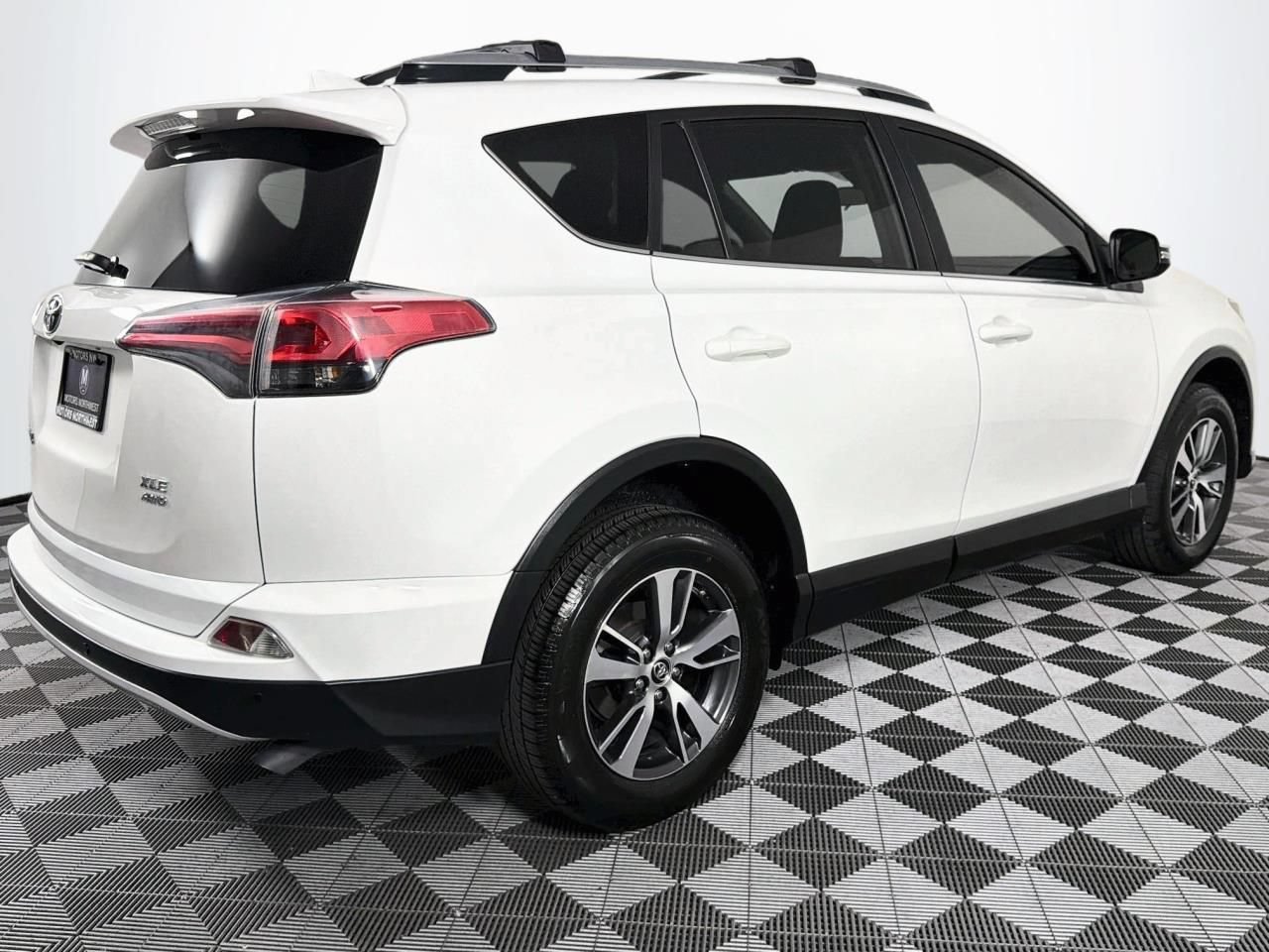 Used 2017 Toyota RAV4 XLE AWD/4WD image 25