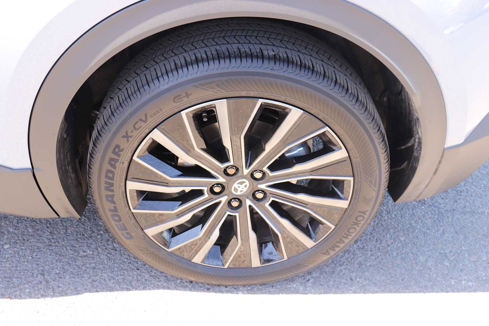 Used 2026 Toyota C-HR AWD/4WD image 9
