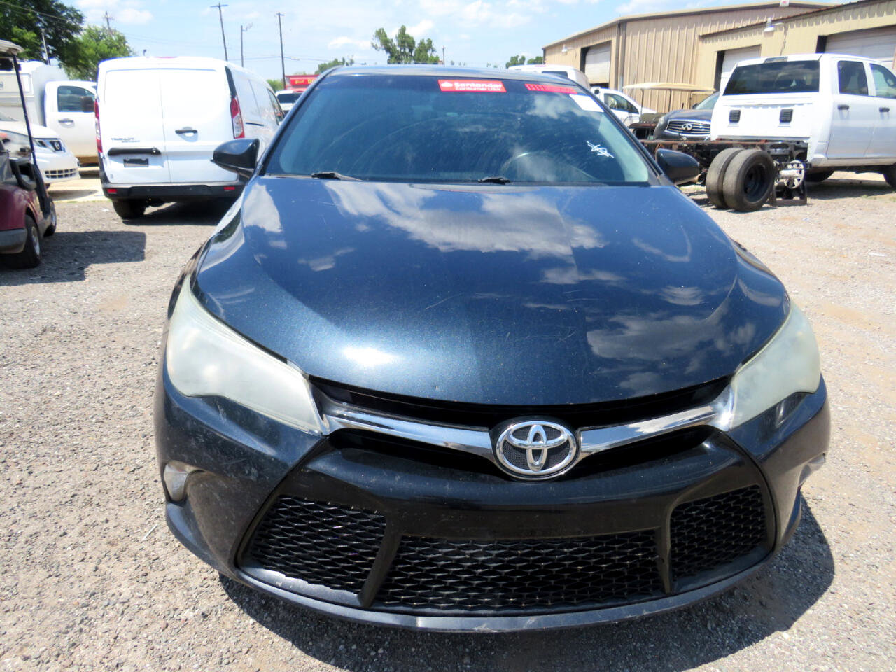 Used 2015 Toyota Camry SE image 2