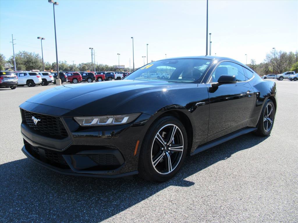 Used 2024 Ford Mustang Premium image 3