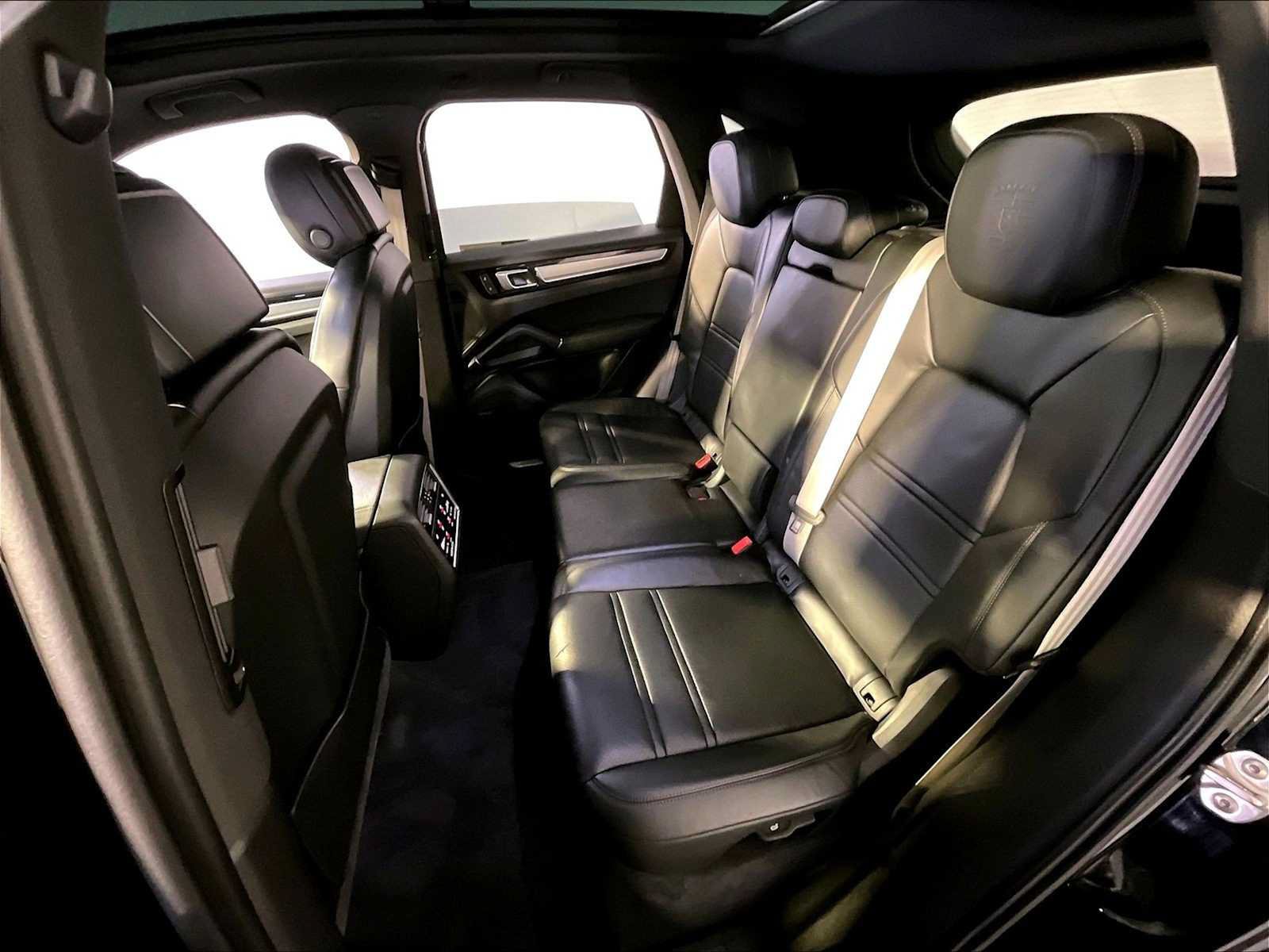 Certified 2023 Porsche Cayenne Platinum Edition AWD/4WD image 24