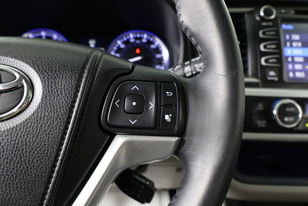 Used 2015 Toyota Highlander Limited image 36
