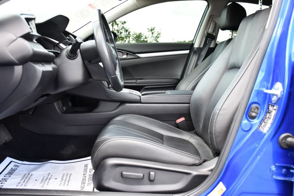Used 2018 Honda Civic Touring image 17