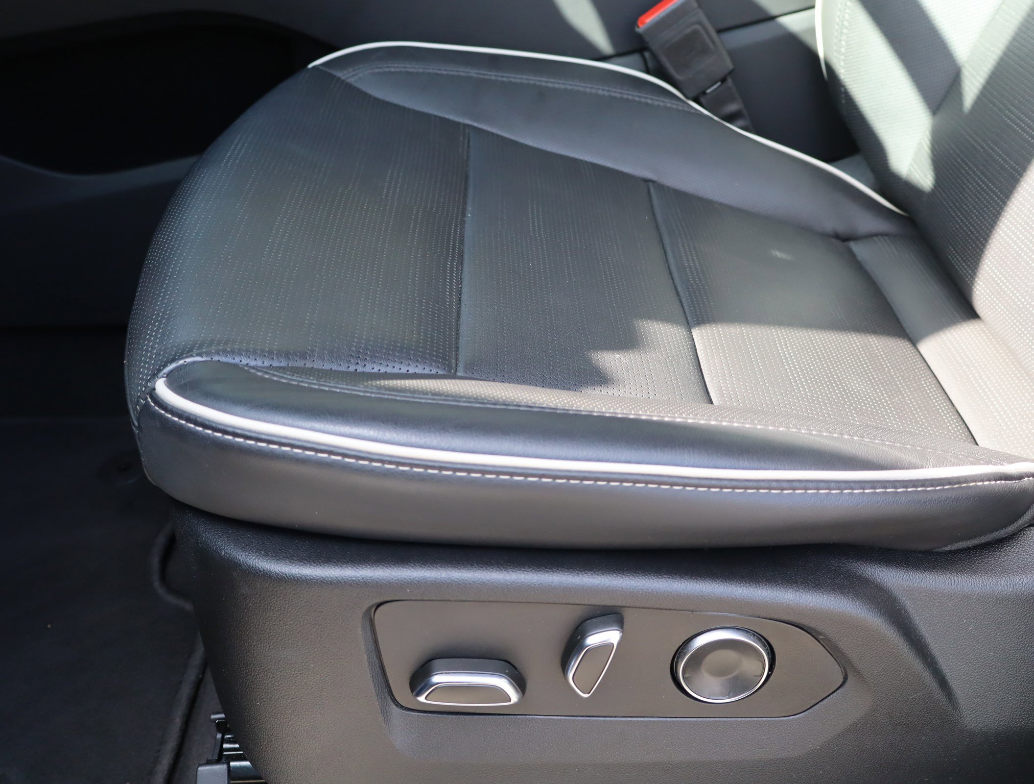 Used 2024 Cadillac Escalade Sport AWD/4WD image 17