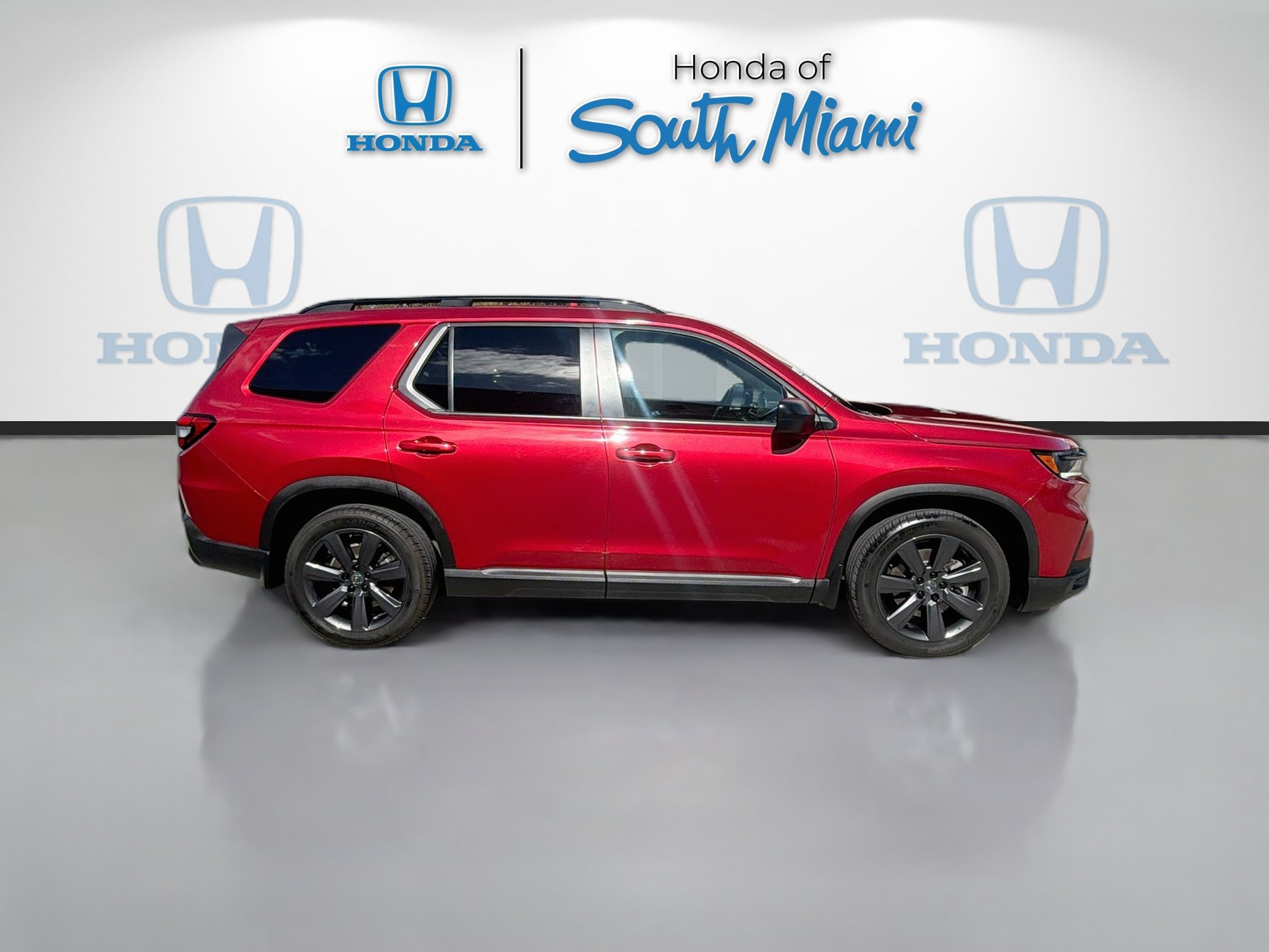 Used 2025 Honda Pilot Sport image 8