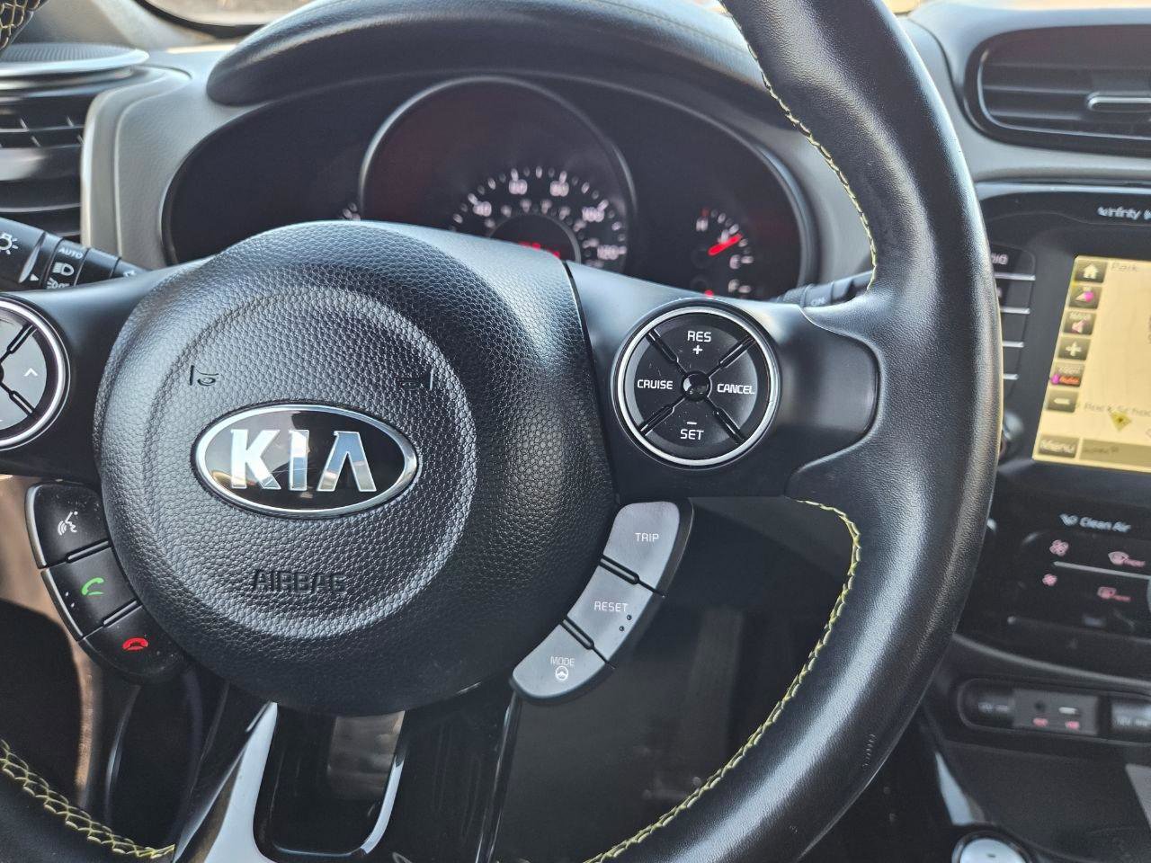 Used 2015 Kia Soul + w/ Primo Package FWD image 27