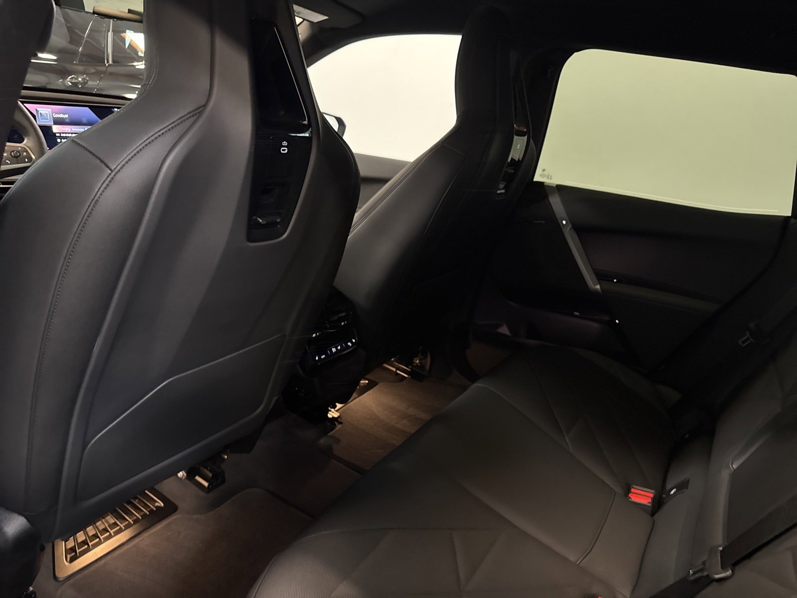 Used 2025 BMW iX xDrive50 w/ Premium Package image 14