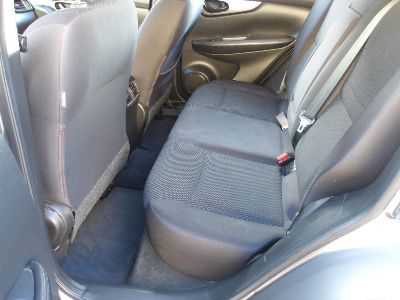 Used 2019 Nissan Rogue Sport S image 19