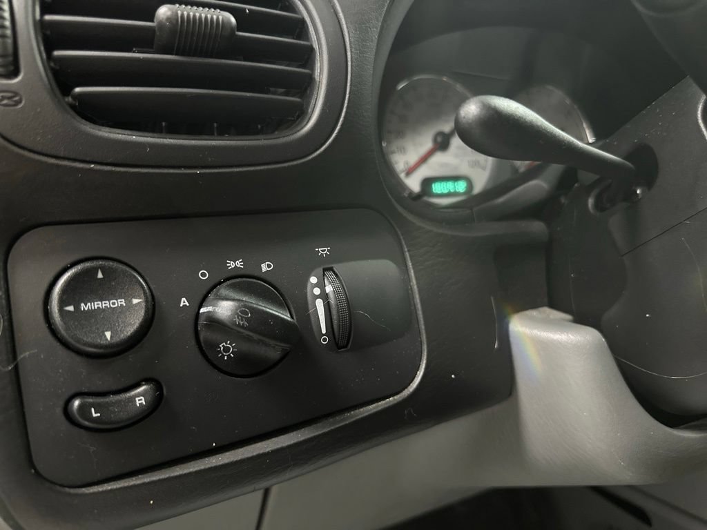 Used 2005 Chrysler Town & Country Limited FWD image 18