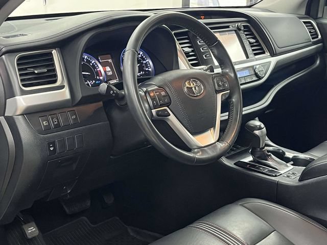 Used 2019 Toyota Highlander SE AWD/4WD image 13
