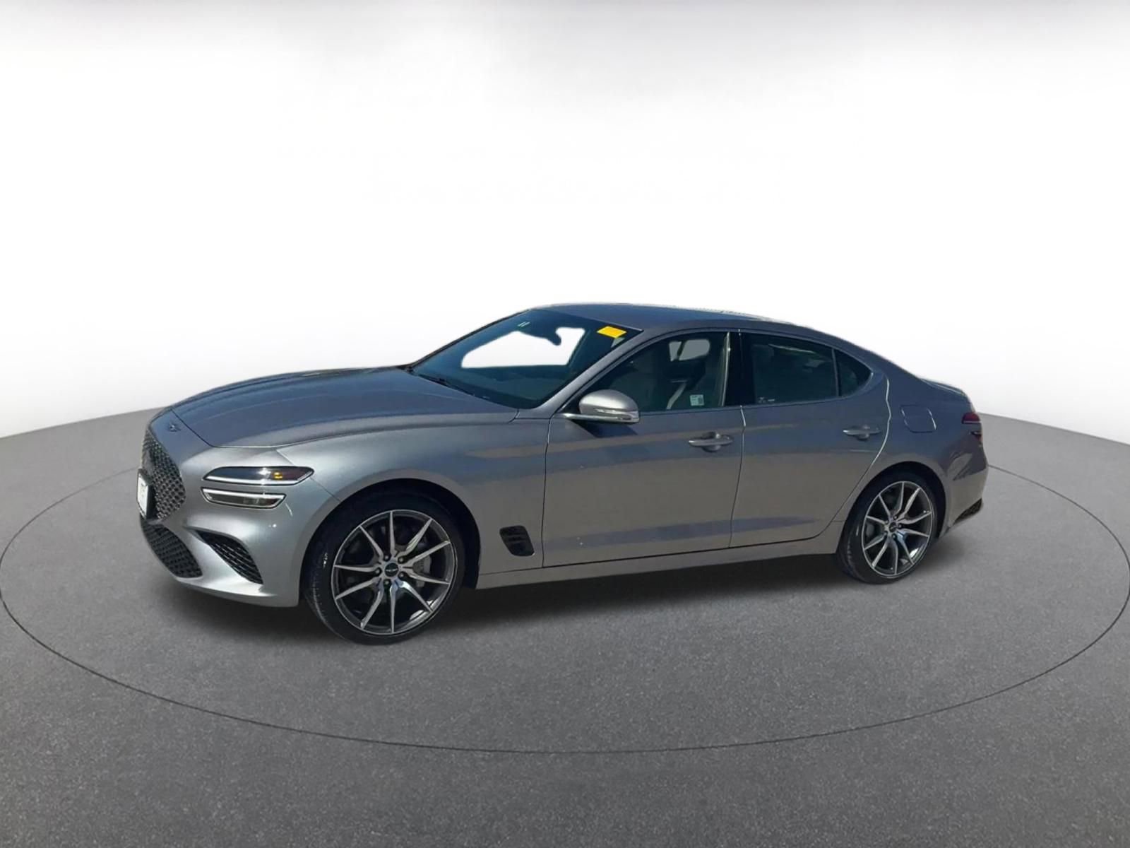 Used 2025 Genesis G70 2.5T image 9