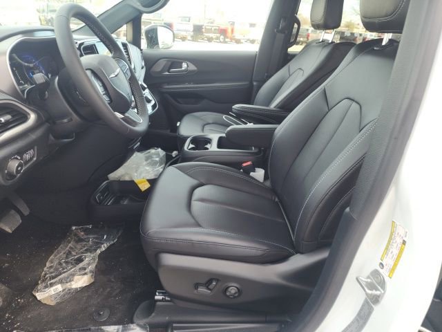 New 2026 Chrysler Pacifica Select image 18
