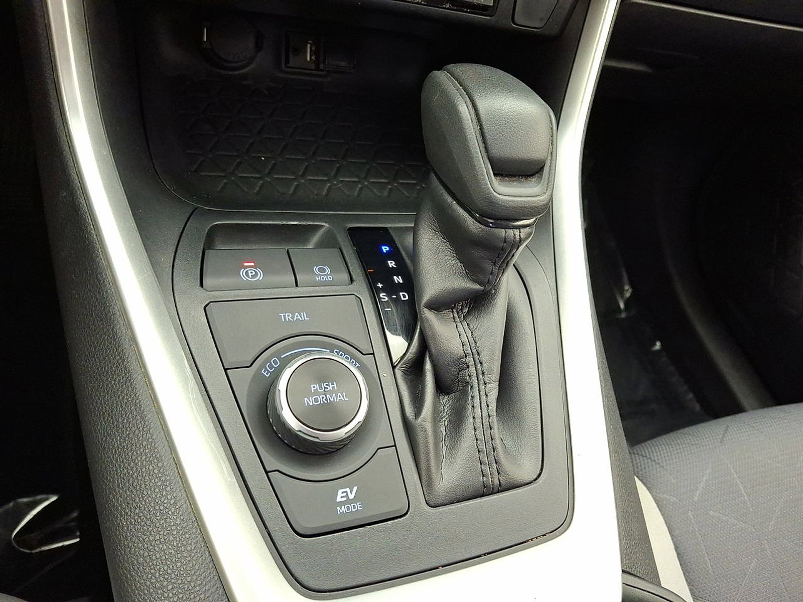 Certified 2019 Toyota RAV4 XLE w/ Convenience Package image 12