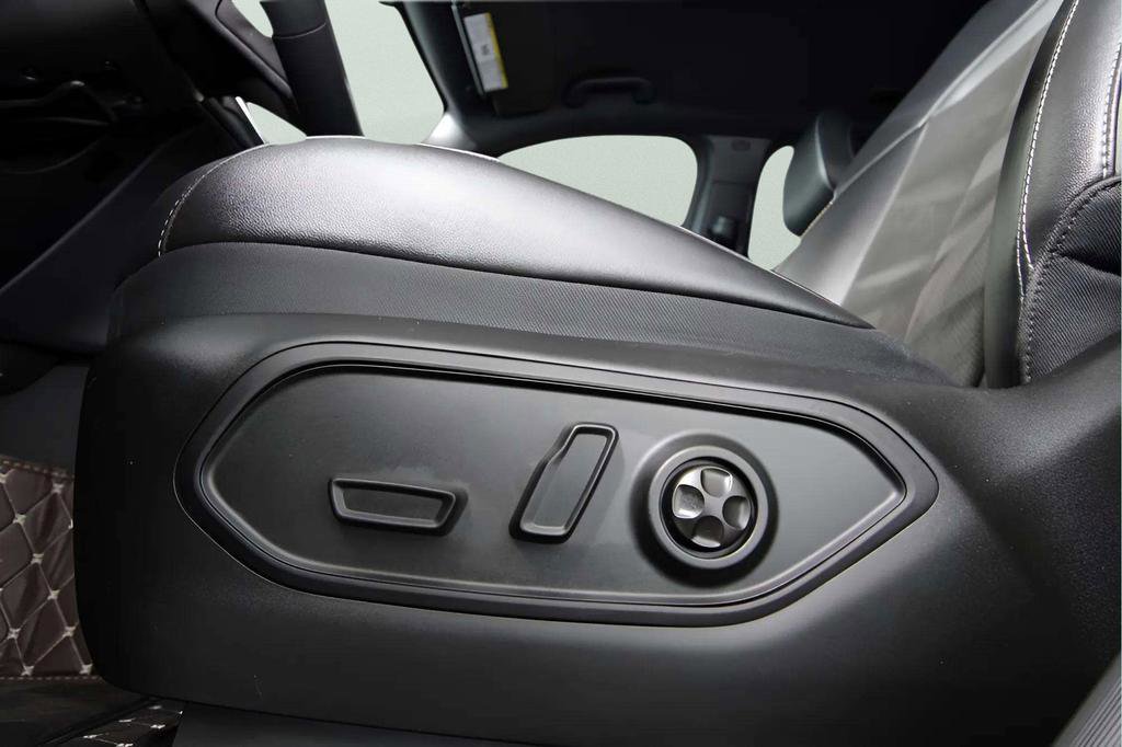 Used 2024 Jeep Grand Cherokee Altitude image 35