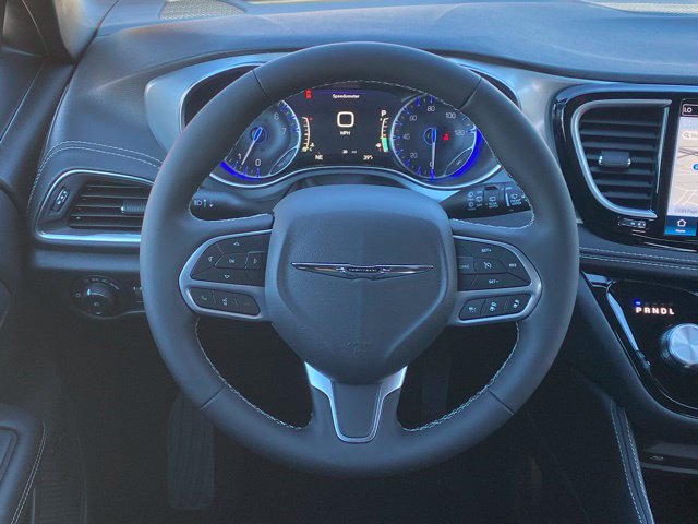 New 2026 Chrysler Pacifica Limited w/ Uconnect Theater Family Group AWD/4WD image 41