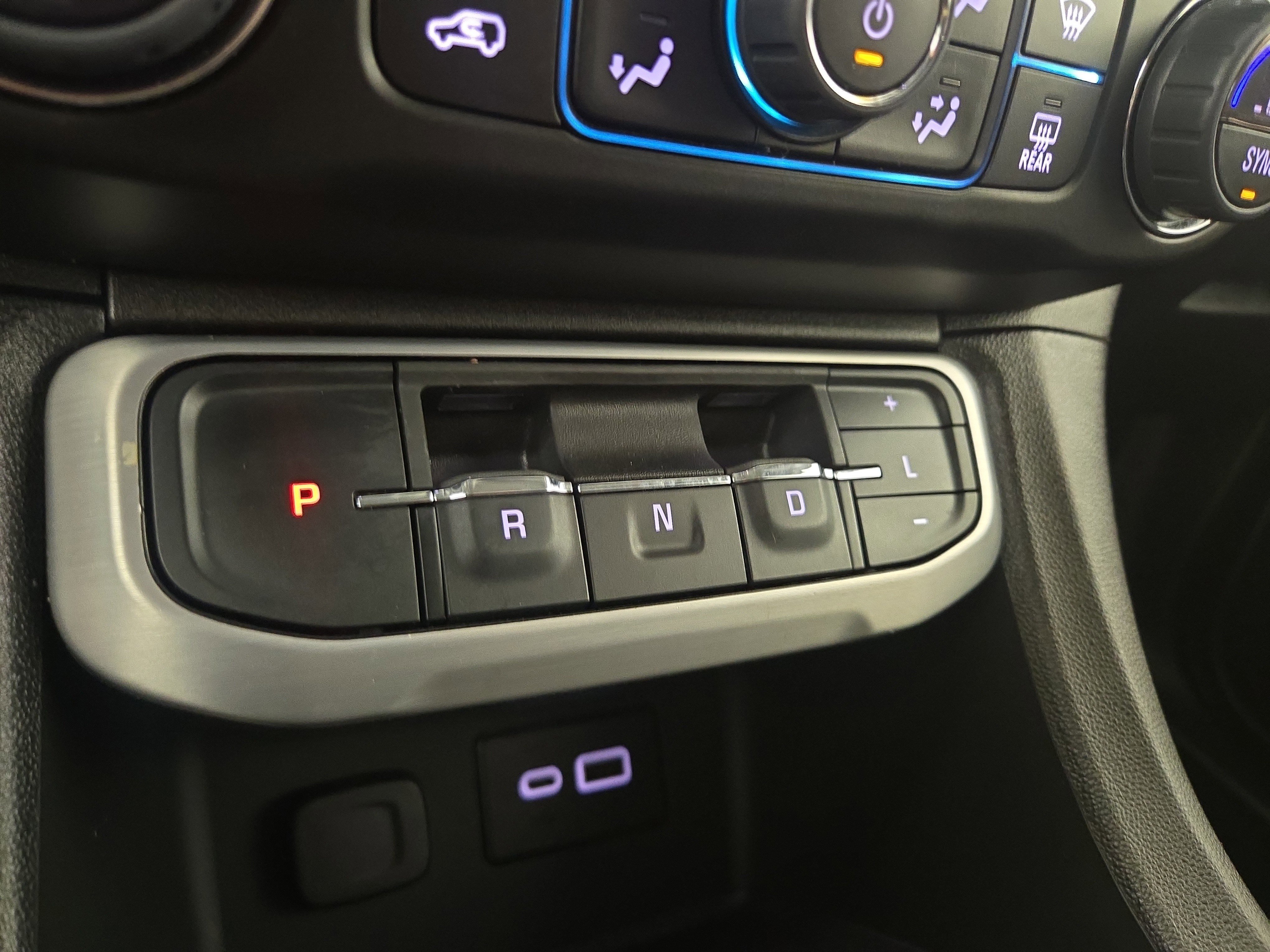 Used 2023 GMC Acadia SLE w/ Driver Convenience Package image 24