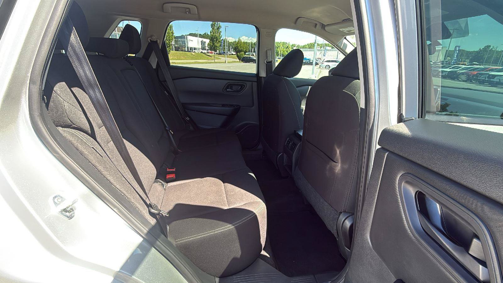Used 2025 Nissan Rogue S AWD/4WD image 17