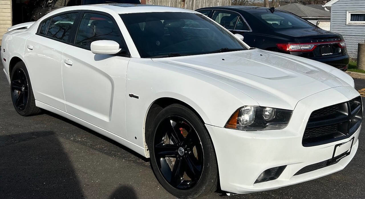 Used 2014 Dodge Charger SXT image 2