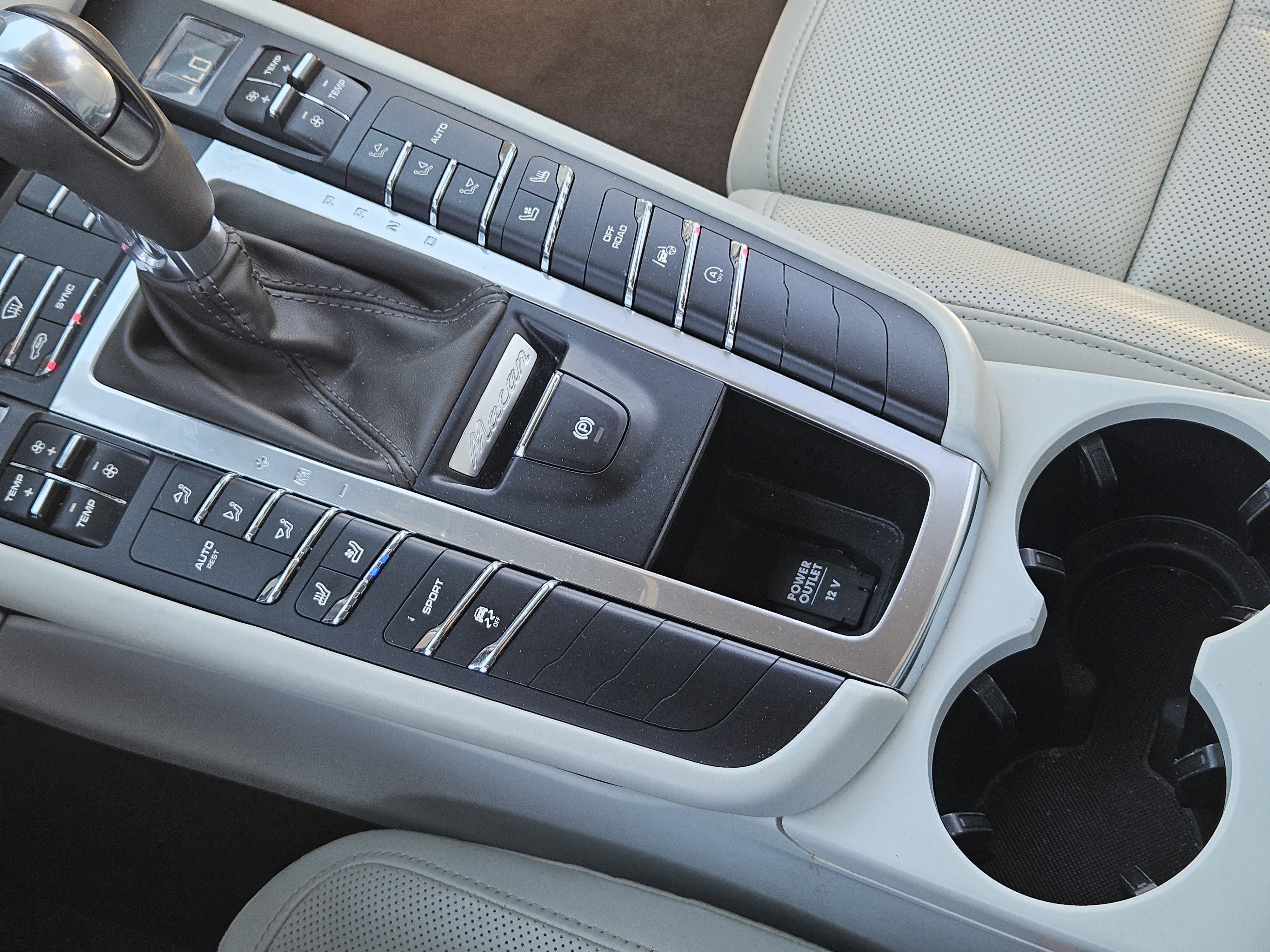 Used 2017 Porsche Macan S image 20