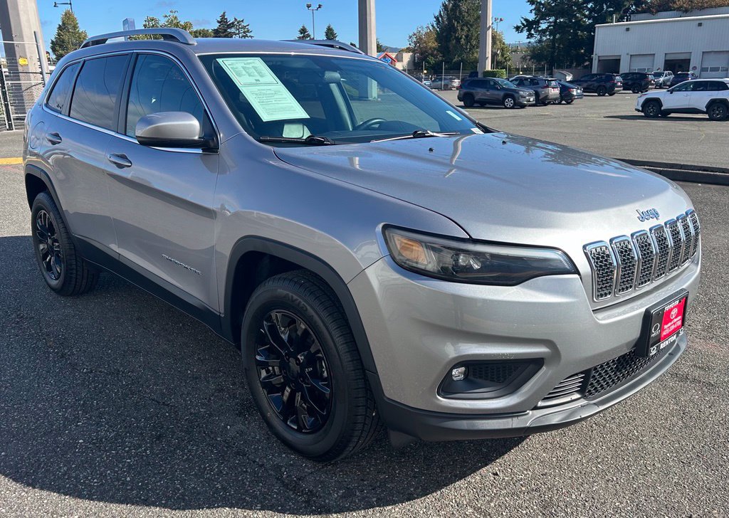 Used 2019 Jeep Cherokee Latitude Plus w/ Cold Weather Group AWD/4WD image 3