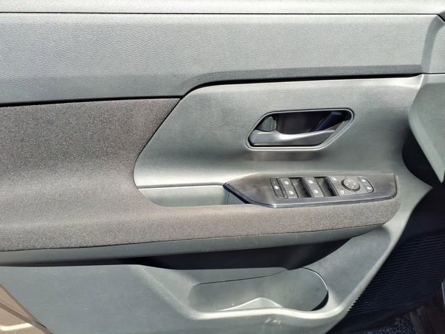 Used 2025 Nissan Kicks S image 9