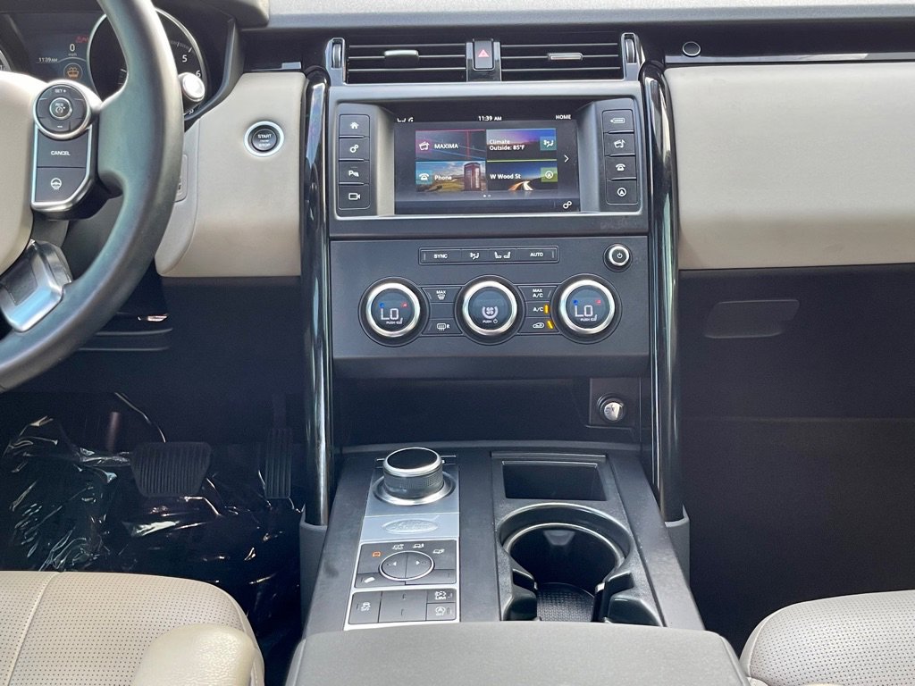 Used 2017 Land Rover Discovery SE image 18
