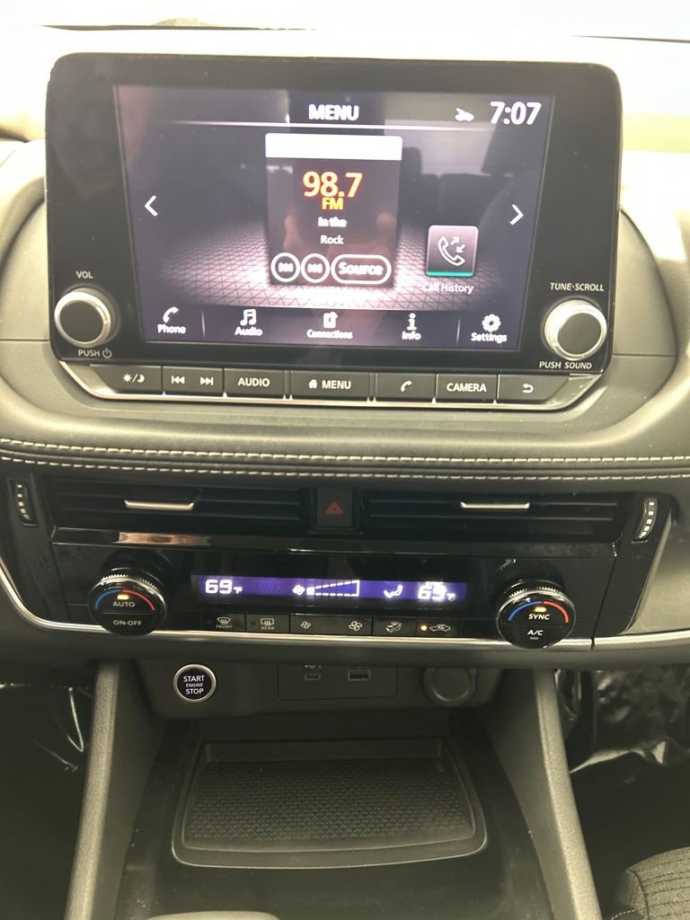 Used 2023 Nissan Rogue SV image 13