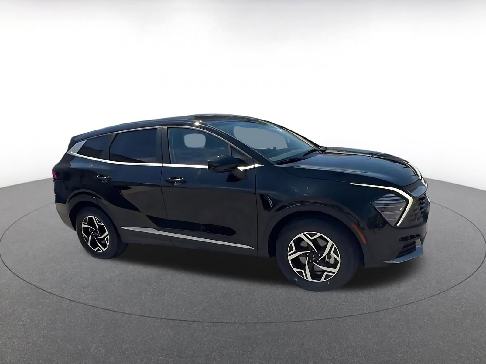 Used 2025 Kia Sportage LX FWD image 2