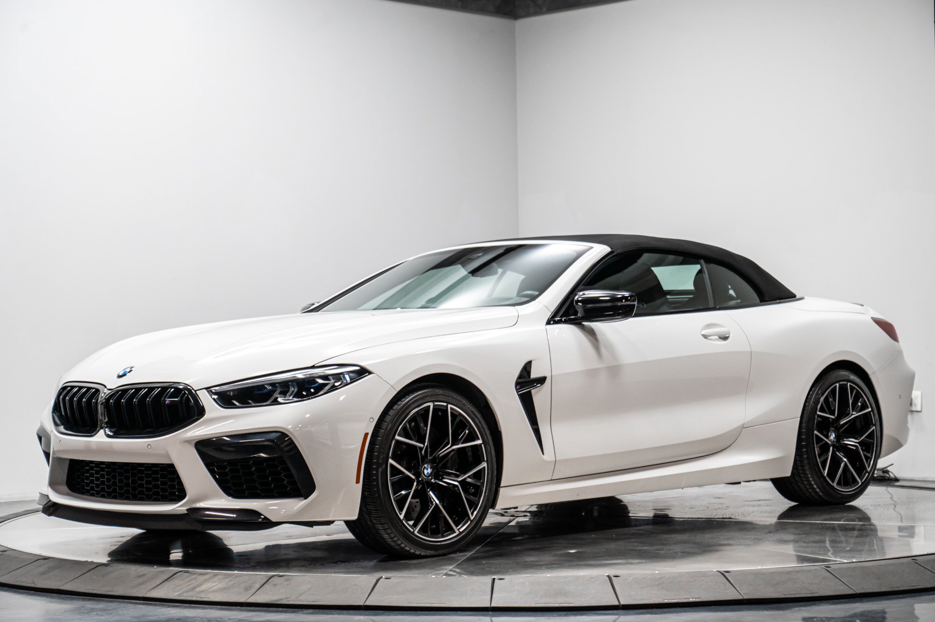 Used 2022 BMW M8 Competition AWD/4WD image 3