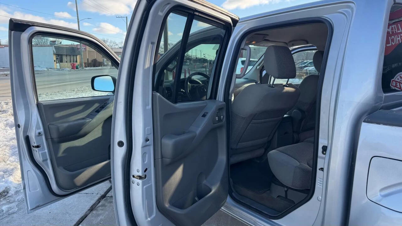 Used 2012 Nissan Frontier SV w/ SV Premium Utility Pkg image 16