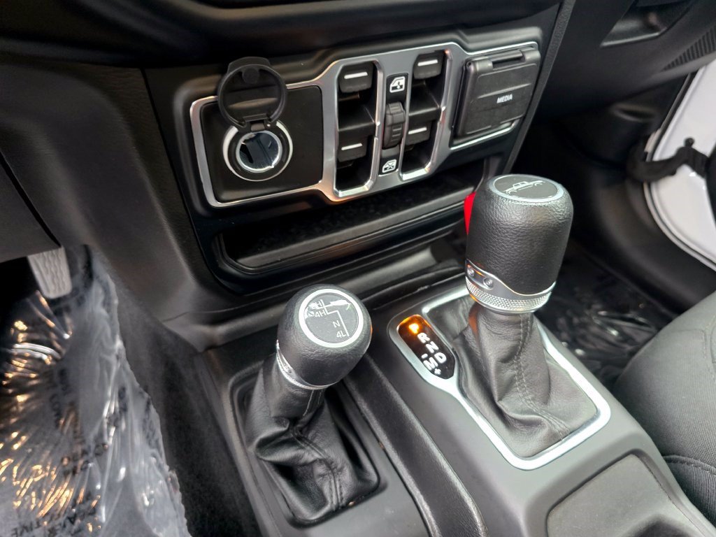 Used 2023 Jeep Gladiator Sport AWD/4WD image 30