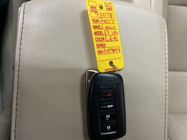 Used 2017 Lexus ES 350 w/ Premium Package image 16