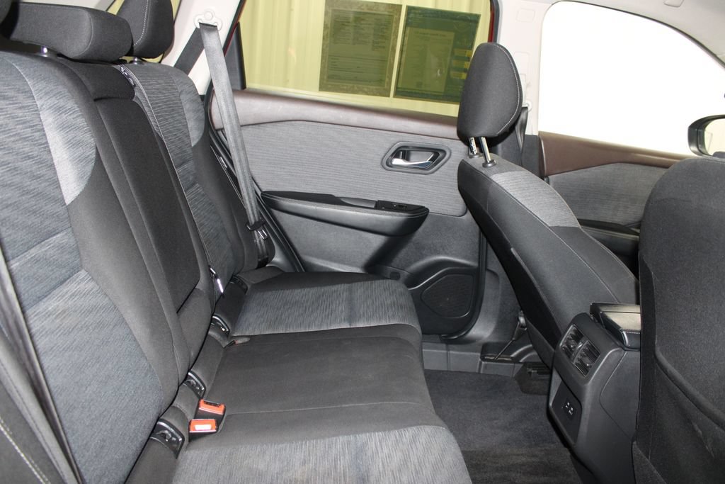 Used 2023 Nissan Rogue SV AWD/4WD image 27