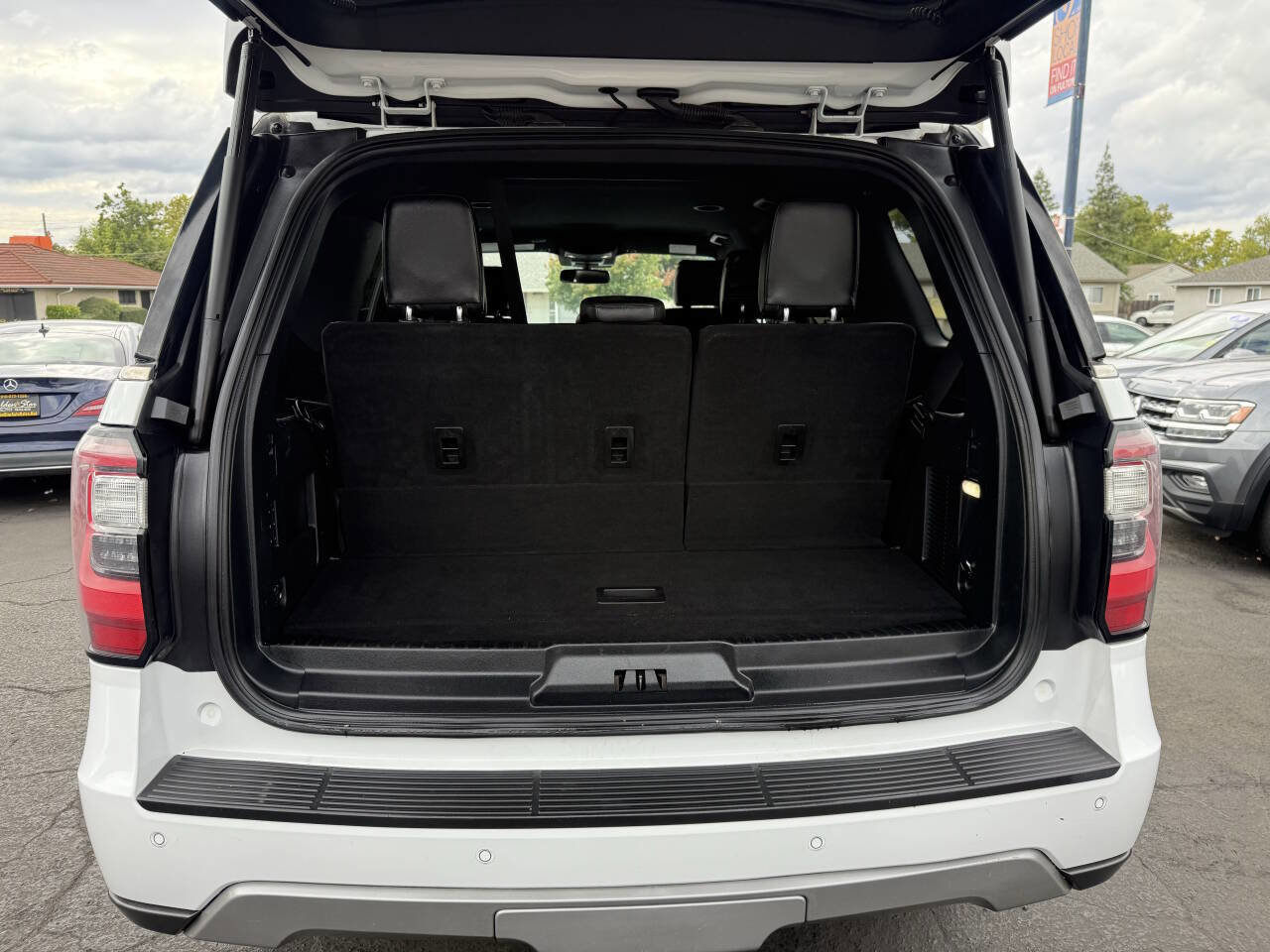 Used 2020 Ford Expedition Limited image 14