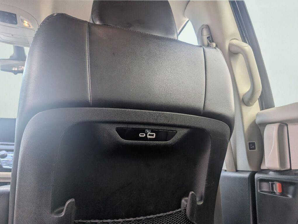 Used 2023 Chrysler Pacifica Touring-L FWD image 32