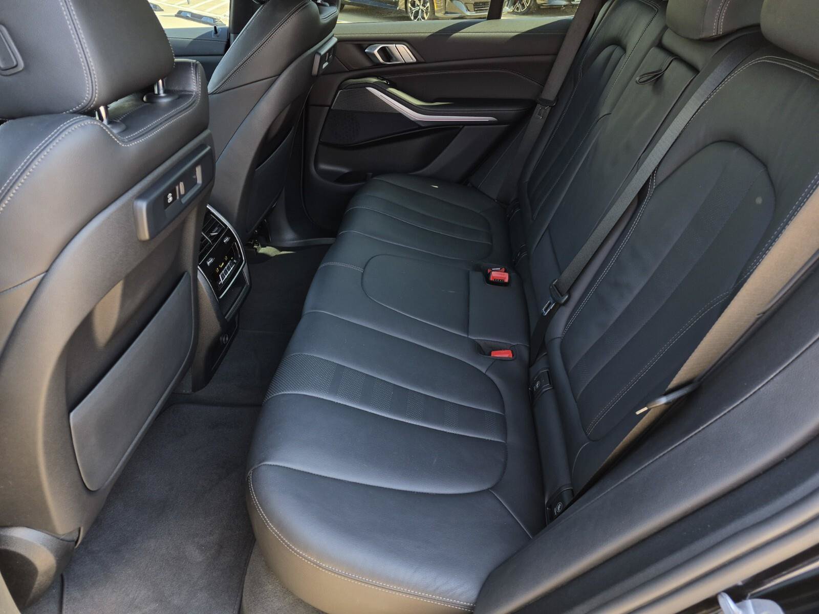 Certified 2022 BMW X5 xDrive40i w/ M Sport Package AWD/4WD image 17