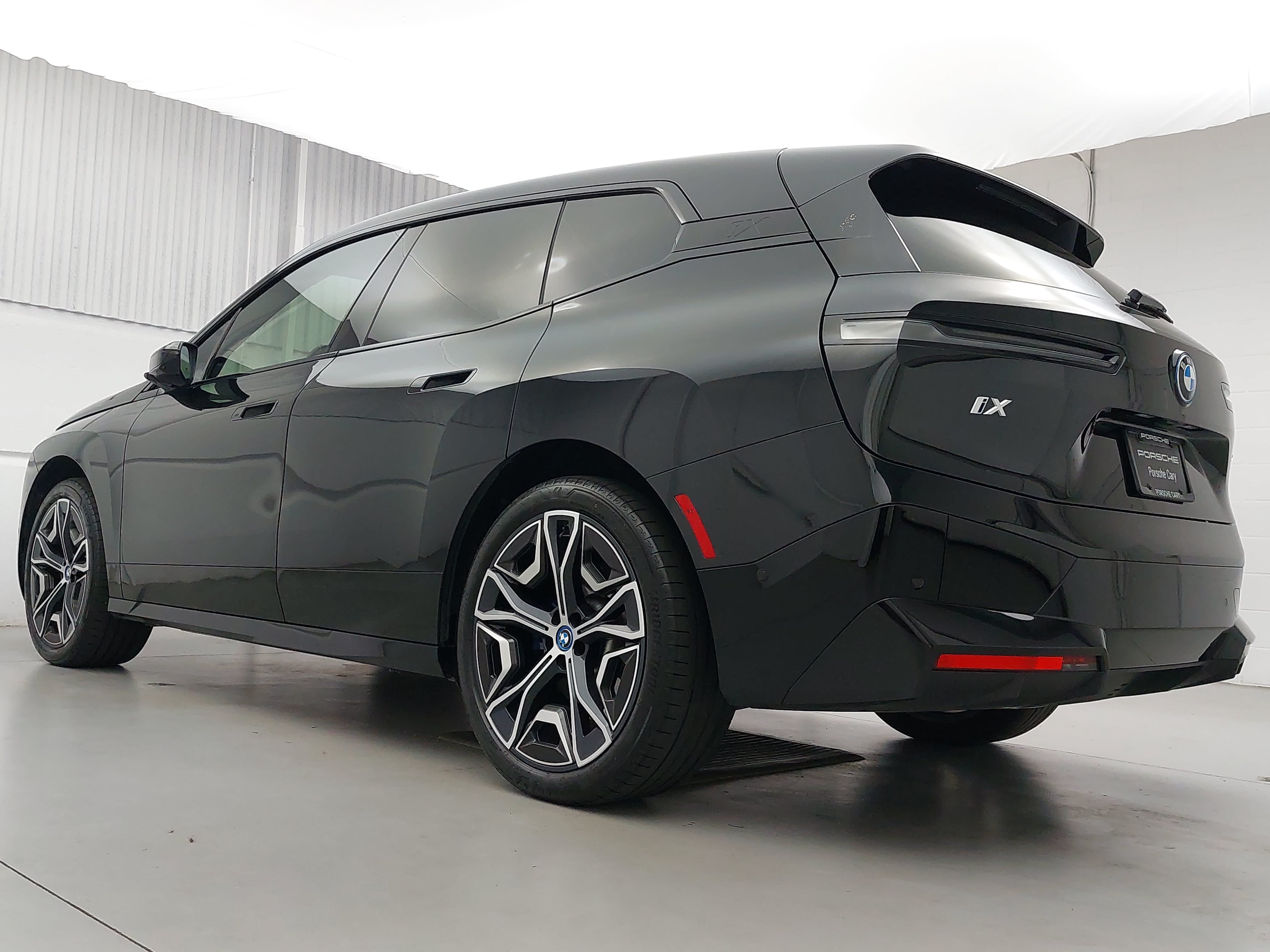 Used 2024 BMW iX xDrive50 w/ Premium Package AWD/4WD image 3