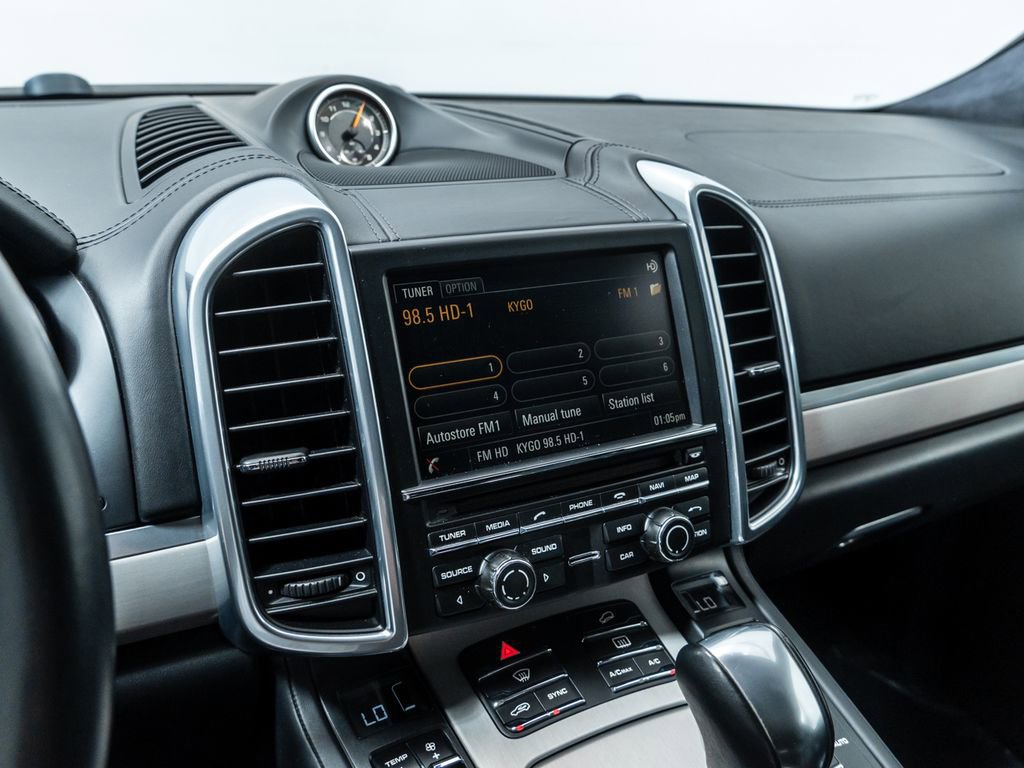 Used 2014 Porsche Cayenne Turbo image 17